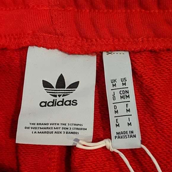 Adidas Loungewear Essential Shorts Scarlet - Picture 4 of 5